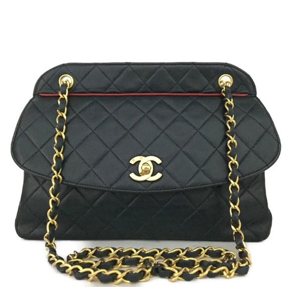 CHANEL Handbags - CHANEL CC Flap Quilted Lambskin Leather  Bag Navy